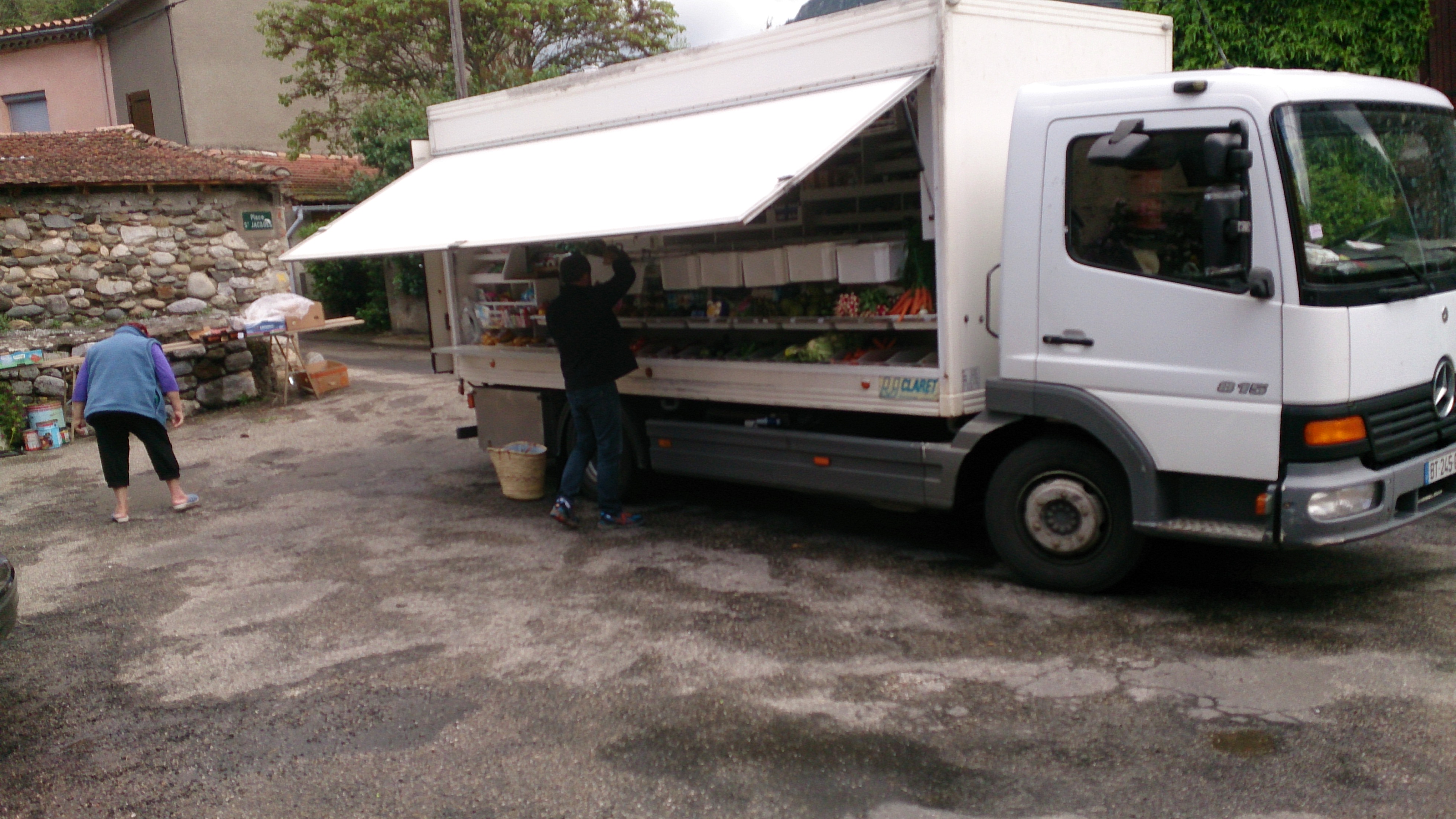 Mobile grocer in Cavirac